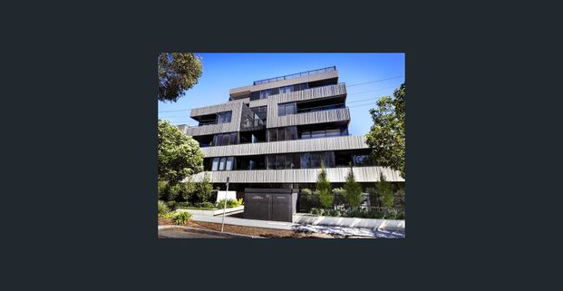 MODERN APARTMENT IN GREAT LOCATION! - Photo 1