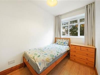 Churchill Gardens, SW1V - Photo 4