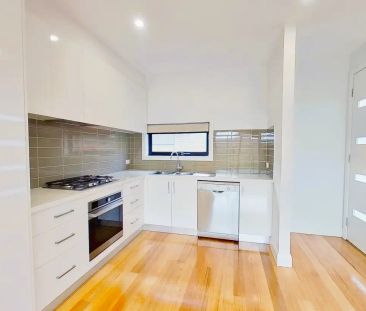 “Fantastic Low Maintenance Living” - Photo 6