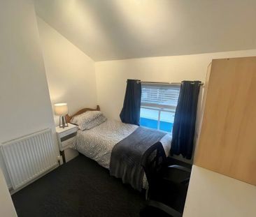 1 bedroom in a house share to rent - Photo 4