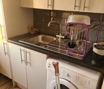 1 bedroom in a house share to rent - Photo 5