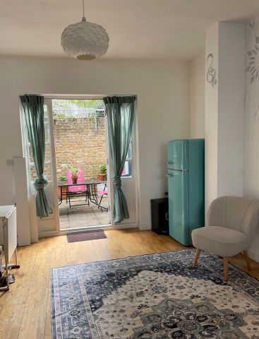 Studio Flat, Hatcham Park Mews, SE14 - Photo 2