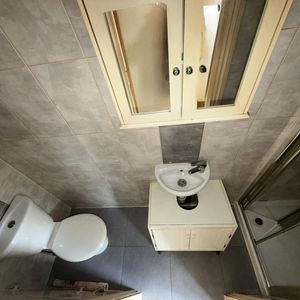 Studio Flat, St Peter's Road, N9 - Photo 3