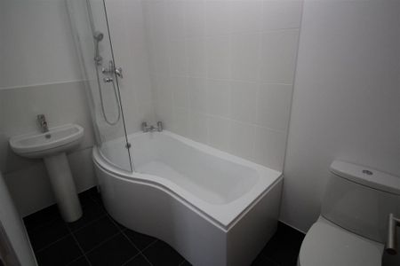 2 bedroom flat to rent - Photo 4