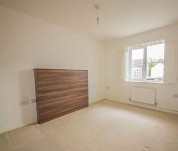 3 bed House - End Terrace To Let - Photo 2