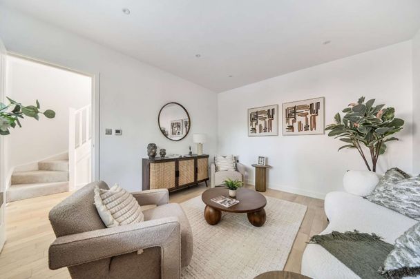 Exceptional four-bedroom home with luxury finishes, south-facing garden and parking for two. - Photo 1