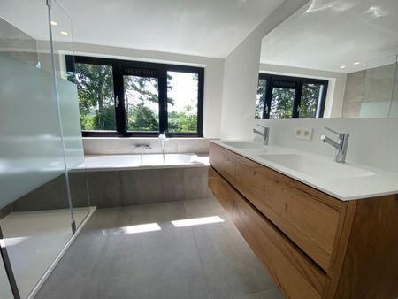 Net gerenoveerde woning met 4 slaapkamers - Photo 5