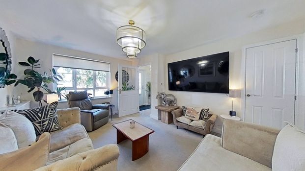 4 bedroom detached house to rent - Photo 1