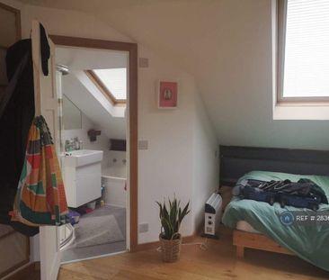 1 bedroom in a house share to rent - Photo 4
