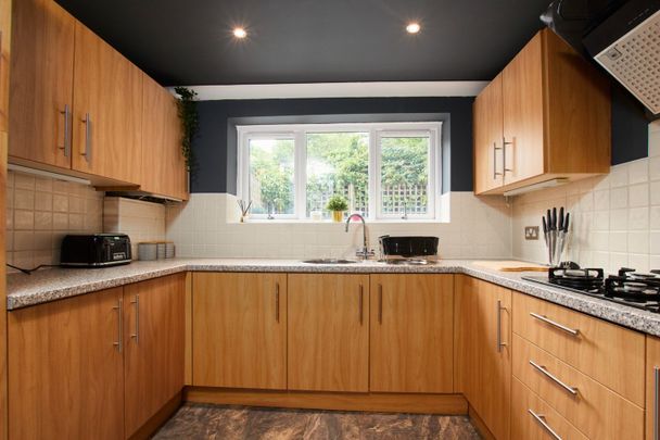 4 Bed Semi-Detached House, Wilfred Terrace, LS12 - Photo 1