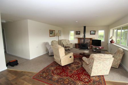 4 bedroom detached house to rent - Photo 2