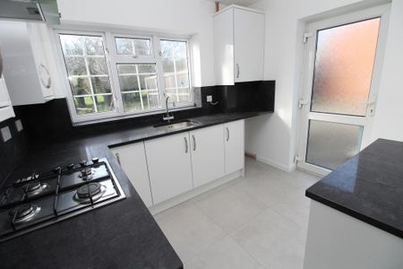 3 bedroom semi-detached house to rent - Photo 4