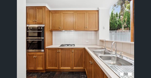 Secure & Stunning Light-Filled 2 Bed Townhouse! - Photo 1