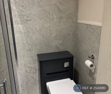 1 bedroom in a house share to rent - Photo 6