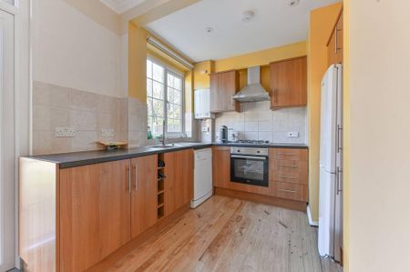 3 bedroom semi-detached house to rent - Photo 5