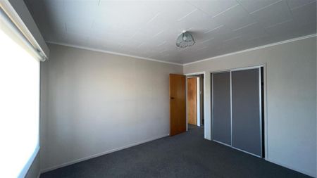 Perfectly Located, Tidy, Semi Modern Living - Photo 5