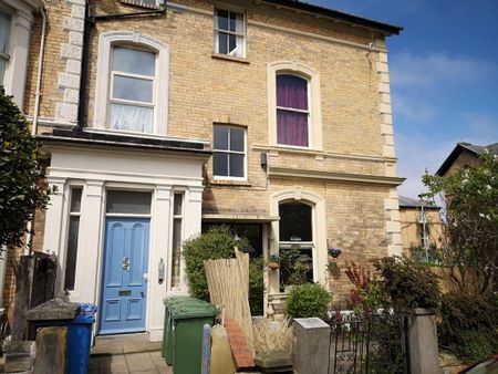 Studio to rent - Photo 2