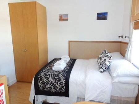 Studio to rent - Photo 2