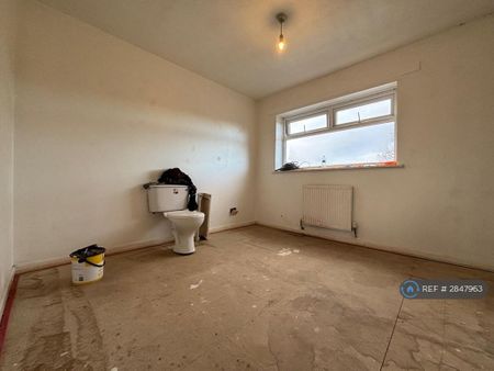 2 bedroom terraced house to rent - Photo 3