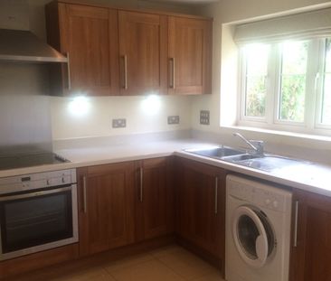 2 bed Terraced - To Let - Photo 4