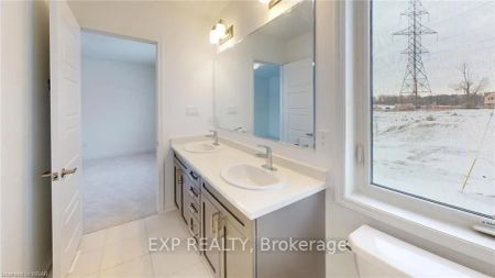 Condo Townhouse For Lease | X8411416 - Photo 3