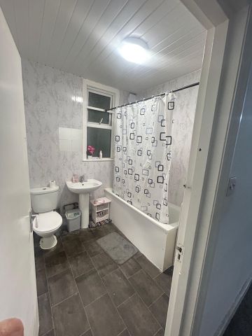 Room in a Shared House, Harpenden Road, E12 - Photo 4