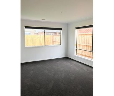 12 Shirley Street, Pakenham VIC 3810 - House For Rent | Domain - Photo 5