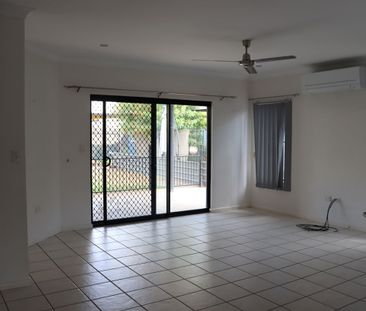 ELEGANT THREE BEDROOM FAMILY HOME - Photo 1