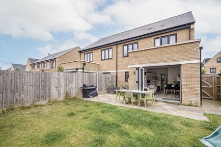 4 bedroom detached house to rent - Photo 3