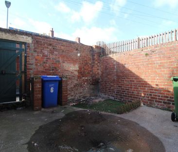 2 bedroom terraced house to rent - Photo 3