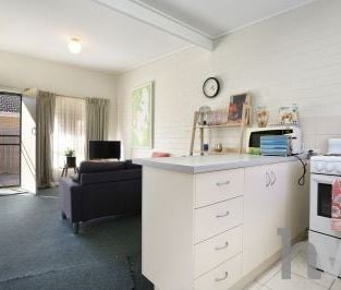 Neat 1 Bedroom Unit - Photo 2
