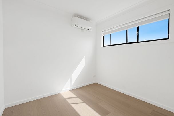 6 Heath Place, Pakenham VIC 3810 - House For Rent | Domain - Photo 1