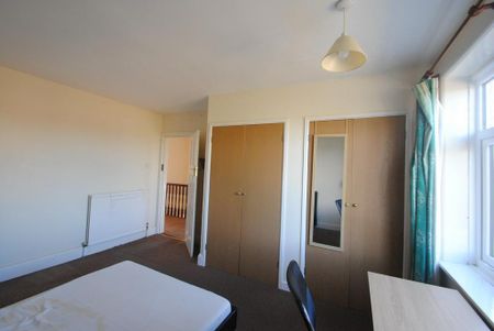 5 bedroom detached house to rent - Photo 3