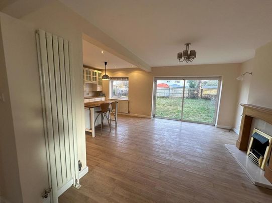 4 bedroom detached bungalow to rent - Photo 1