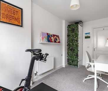 Flat to rent - Tarves Way, London, SE10 - Photo 4