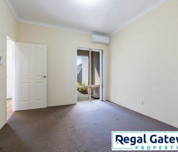 17 Vivaldi Street, HAMMOND PARK WA 6164 - Photo 2