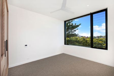 Stylish Two Bedroom Apartment with Beautiful Outlook - Photo 5