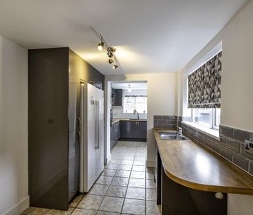 3 bedroom semi-detached house to rent - Photo 2