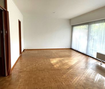 Gelijkvloers appartement met ruim terras en autostaanplaats , dichtbij vele voorzieningen - Photo 6