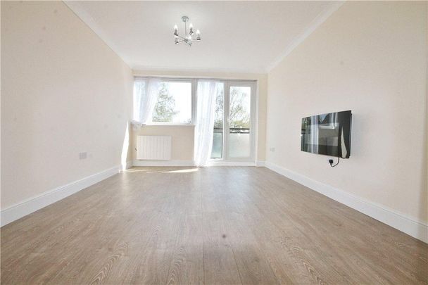 4 bedroom end of terrace house to rent - Photo 1