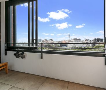 Modern Luxury - Unbeatable Location - Photo 4