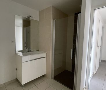 Location Appartement 3 pièces 70m² LA ROCHE SUR YON 85000 - Photo 2