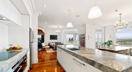 Fully furnished 250m2 executive 3 bed apartment - Photo 3