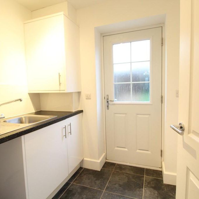 3 bedroom end of terrace house to rent - Photo 1