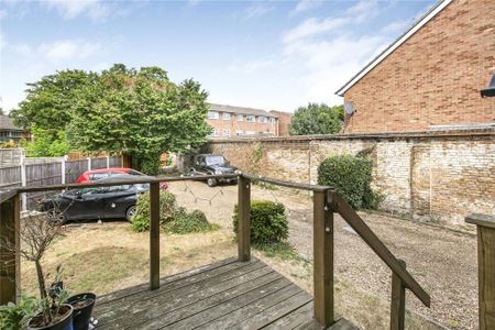 2 bedroom maisonette to rent - Photo 3