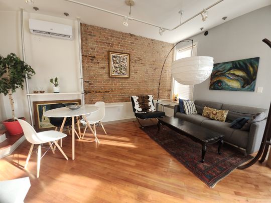 Appartement entièrement meublé d’une chambre sur 2 étages. - Photo 1