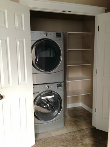 Charming 2-Bedroom Basement - Photo 2