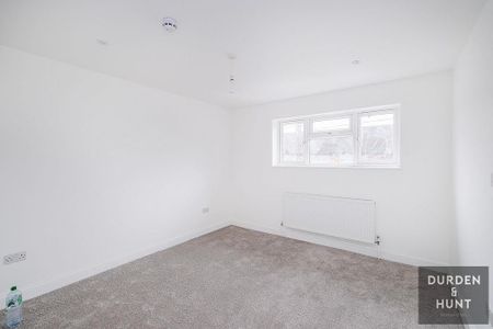 4 bedroom end of terrace house to rent - Photo 2