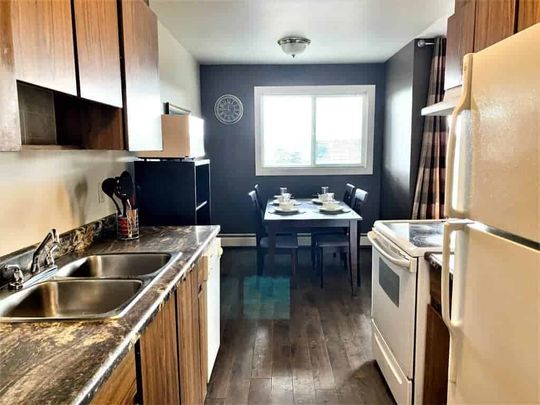 Edmonton Furnished Condo Rental in Sweet Grass - Renovated 3 Bedroom Near Southgate - Photo 1