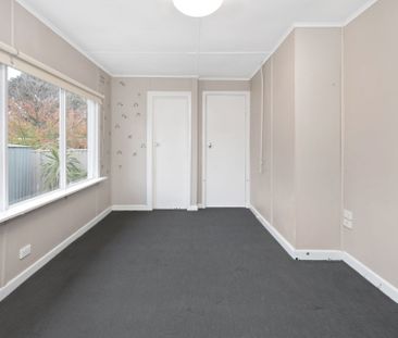 SPACIOUS FAMILY HOME IN POPULAR BALLARAT NORTH - Photo 3
